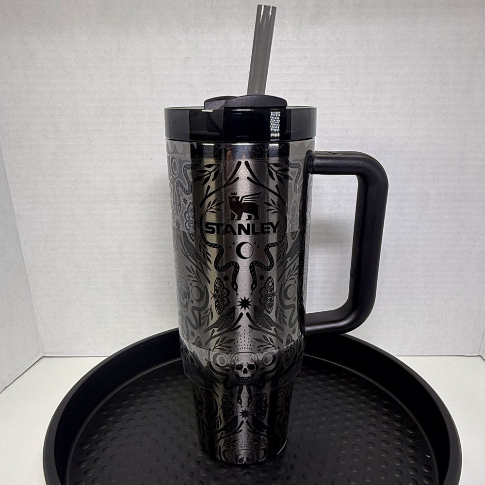 Stanley Halloween 30 Oz H2.0 Flowstate Quench Tumbler Deadly Damask Black